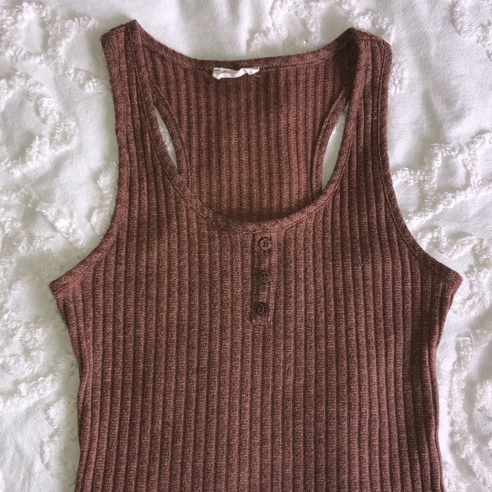 Cropped ribbed tank